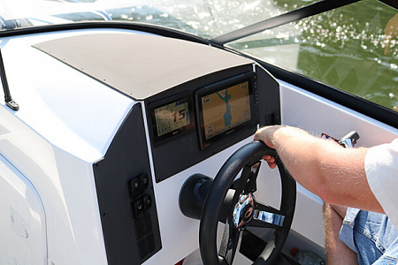 Катер AMT 210 BR