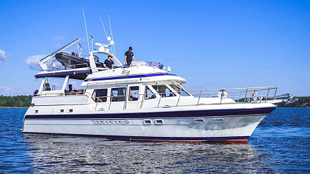 Моторная яхта Trader 535 Signature